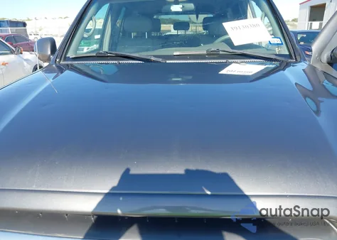 2004 Toyota Sequoia Limited z USA, uszkodzony, nr VIN 5TDBT48A84S222051